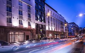 Best Western Plus Suitcase Paris La Defense